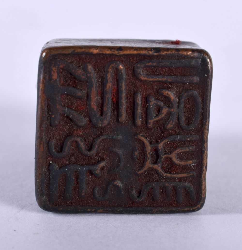 A CHINESE BRONZE SEAL. 44.2 grams. 3 cm square. - Image 5 of 5