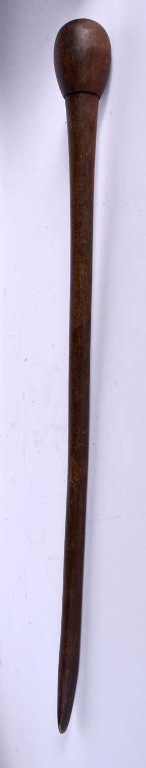 A FINE AND VERY LARGE 19TH CENTURY AFRICAN ZULU TRIBAL CARVED RHINO HORN KNOBKERRIE STAFF possibly - Image 4 of 22