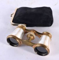 A PAIR OF ANTIQUE MOTHER OF PEARL OPERA GLASSES. 9.5 cm x 7cm extended.