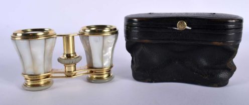 A PAIR OF ANTIQUE MOTHER OF PEARL OPERA GLASSES. 211 grams. 10.5 cm x 7.5 cm.