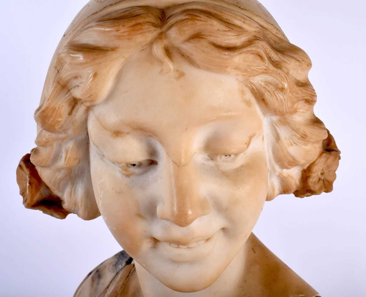 AN ANTIQUE EUROPEAN CARVED MARBLE BUST OF A FEMALE. 40 cm x 20 cm. - Image 2 of 6