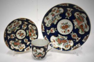 18th century Worcester saucer-dish painted in Kakiemon style with flowers in gilt panels and a