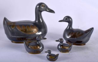 A SET OF FIVE LATE 19TH/20TH CENTURY CHINESE PEWTER DUCK BOXES AND COVERS Late Qing. Largest 21 cm x