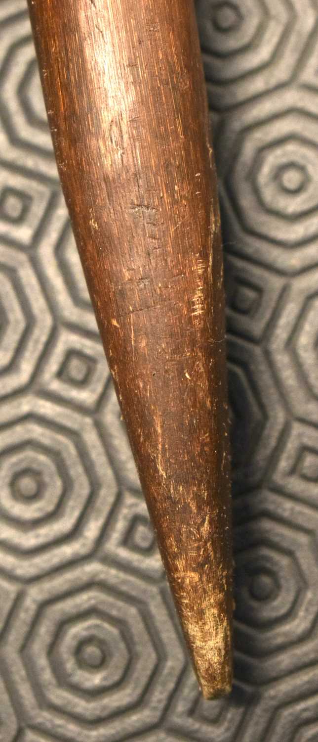 A FINE AND VERY LARGE 19TH CENTURY AFRICAN ZULU TRIBAL CARVED RHINO HORN KNOBKERRIE STAFF possibly - Image 18 of 22