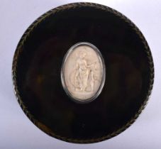 A GEORGE III TORTOISE SHELL CAMEO SNUFF BOX AND COVER. 99 grams. 8 cm wide.