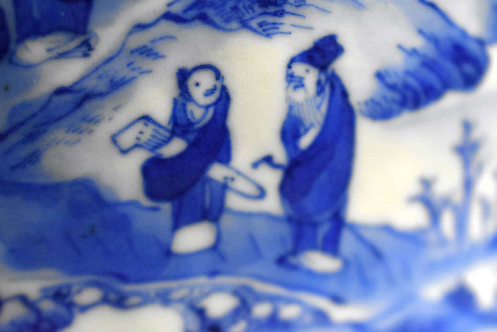 A FINE 17TH/18TH CENTURY CHINESE BLUE AND WHITE PORCELAIN BRUSH POT Bitong, Kangxi/Yongzheng, - Image 3 of 20