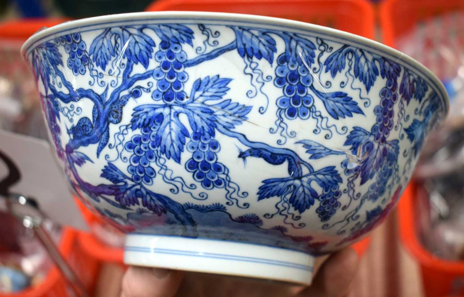 A 17TH CENTURY CHINESE BLUE AND WHITE PORCELAIN BOWL Kangxi mark and period, painted with - Image 7 of 13