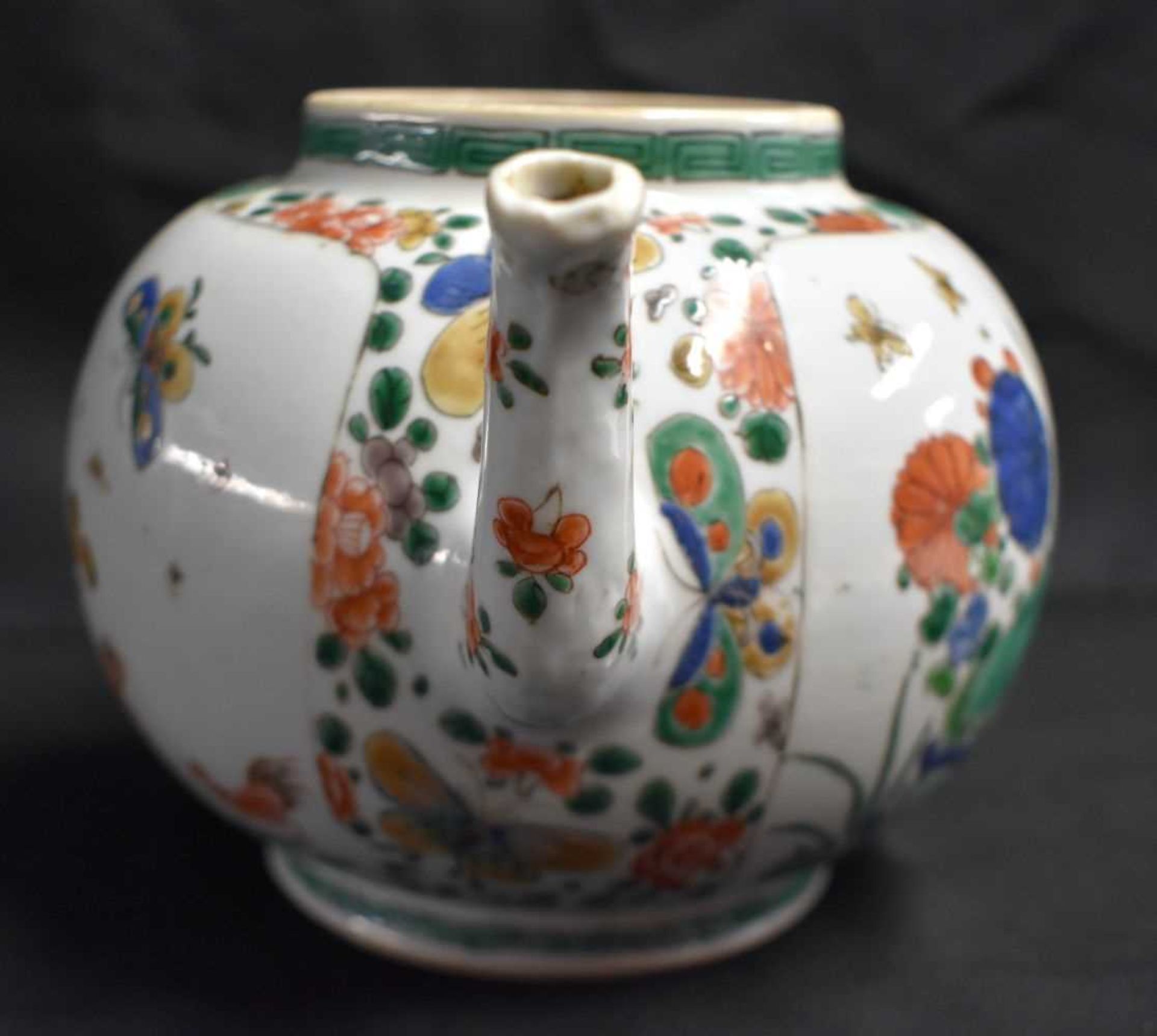 A RARE LARGE 17TH CENTURY CHINESE EXPORT FAMILLE VERTE PUNCH POT Kangxi, painted with floral - Image 7 of 29