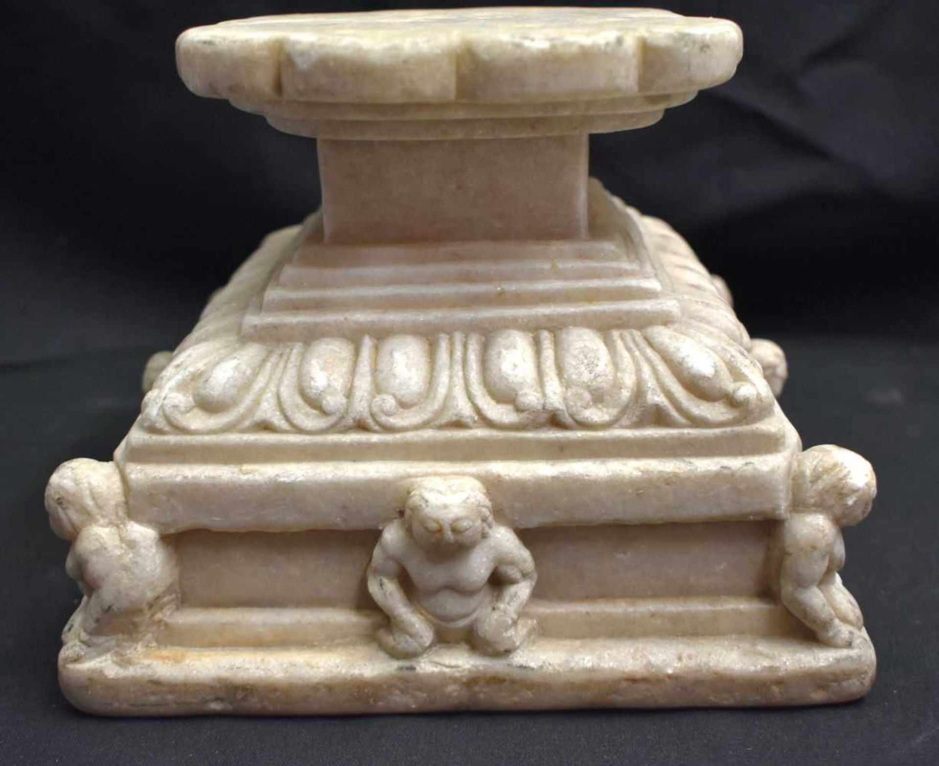 A VERY RARE 15TH/16TH CENTURY CHINESE CARVED MARBLE LOTUS FORM STAND Yuan/Ming, formed with numerous - Image 8 of 10