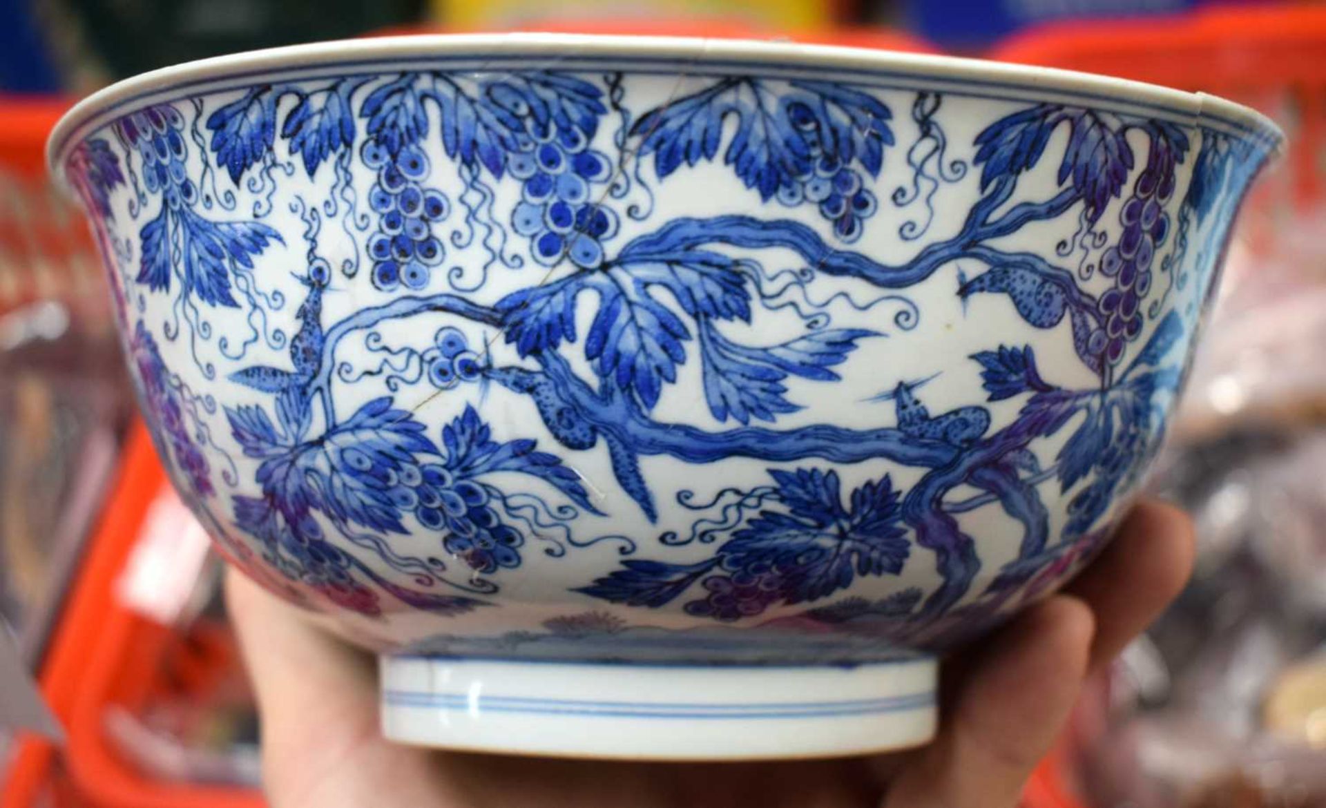 A 17TH CENTURY CHINESE BLUE AND WHITE PORCELAIN BOWL Kangxi mark and period, painted with - Image 12 of 13