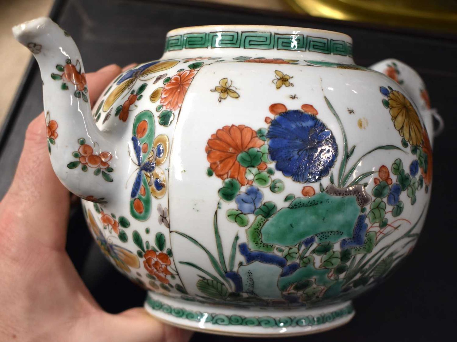A RARE LARGE 17TH CENTURY CHINESE EXPORT FAMILLE VERTE PUNCH POT Kangxi, painted with floral - Image 21 of 29