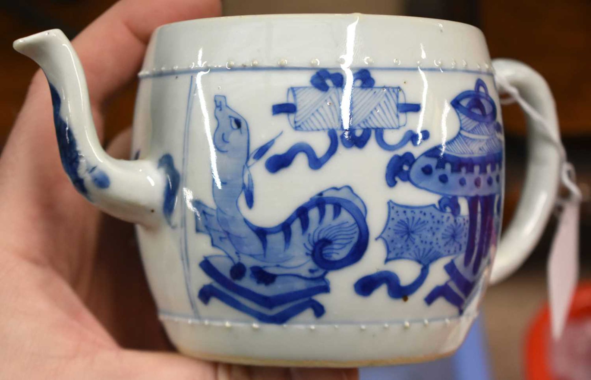 A GOOD 17TH CENTURY CHINESE BLUE AND WHITE PORCELAIN TEAPOT AND COVER Kangxi, of barrel form, - Image 10 of 23