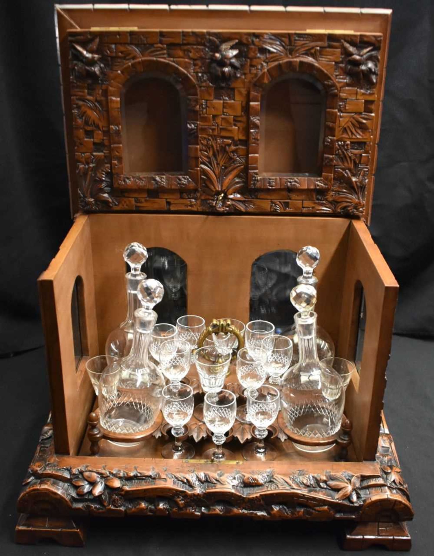 A LOVELY LARGE 19TH CENTURY BAVARIAN BLACK FOREST CARVED WOOD DECANTER BOX formed as an open work - Image 4 of 8