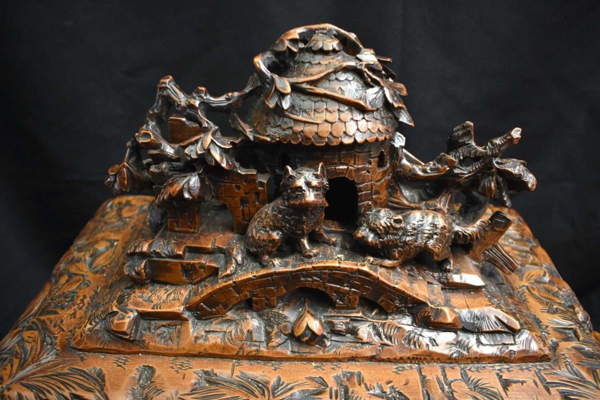 A LOVELY LARGE 19TH CENTURY BAVARIAN BLACK FOREST CARVED WOOD DECANTER BOX formed as an open work - Image 2 of 8