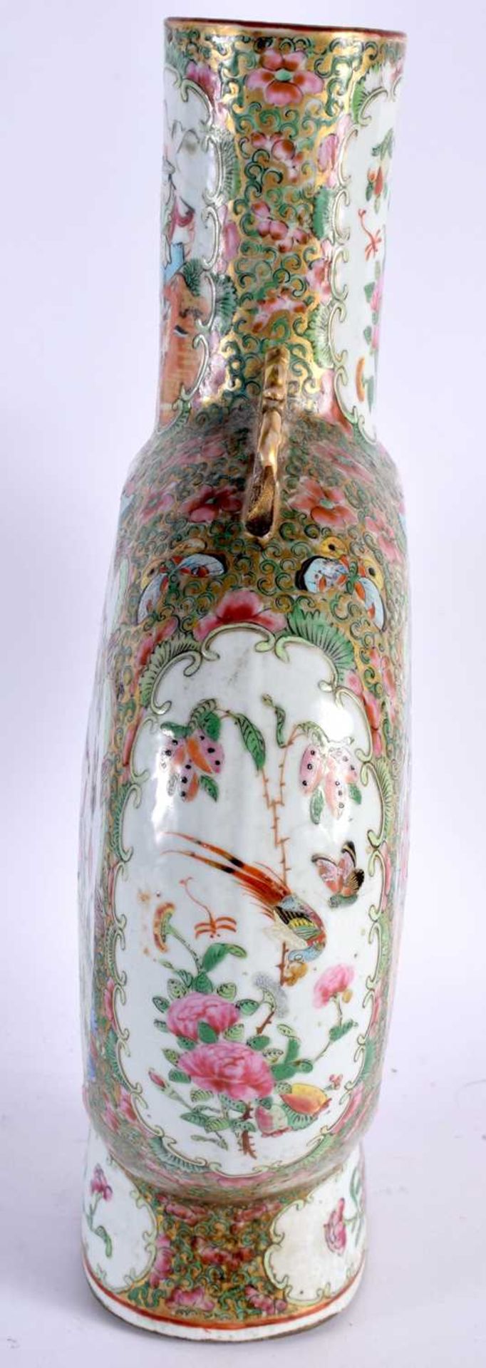 AN UNUSUAL LARGE 19TH CENTURY CHINESE TWIN HANDLED CANTON FAMILLE ROSE MOON FLASK painted with - Image 5 of 17