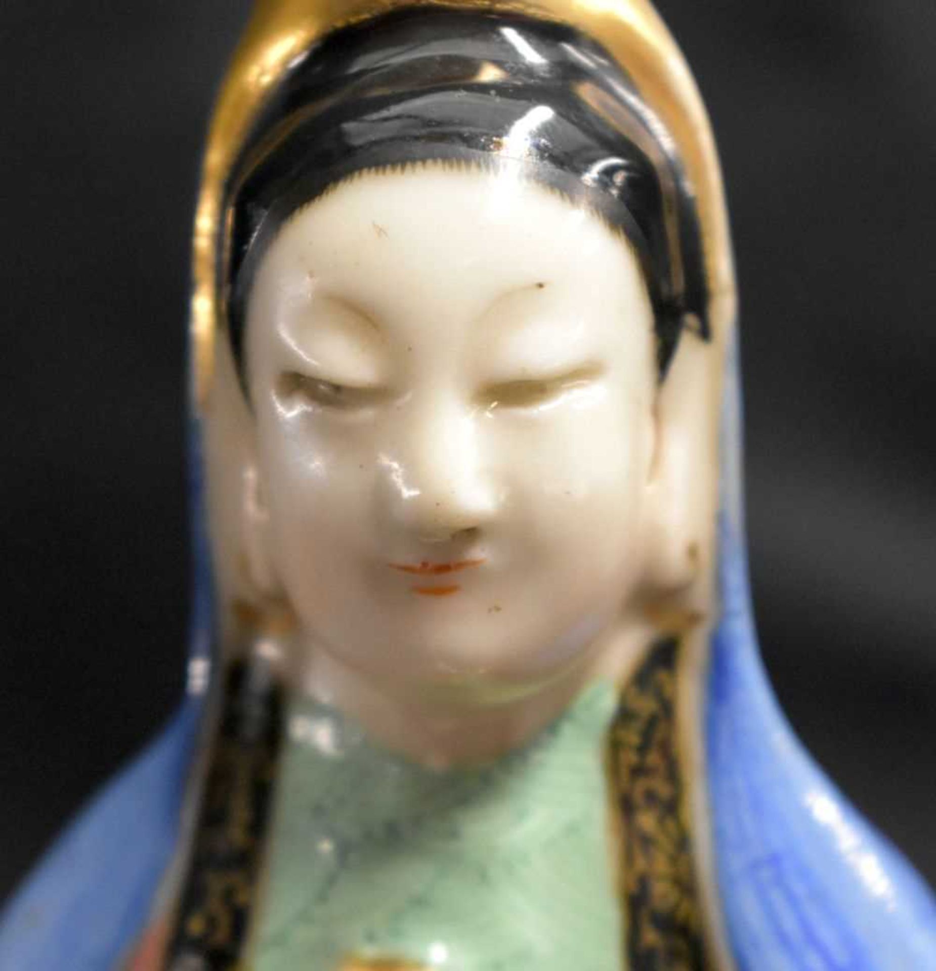 A LATE 19TH CENTURY CHINESE FAMILLE ROSE PORCELAIN FIGURE OF A FEMALE IMMORTAL Qing, modelled with a - Image 2 of 17