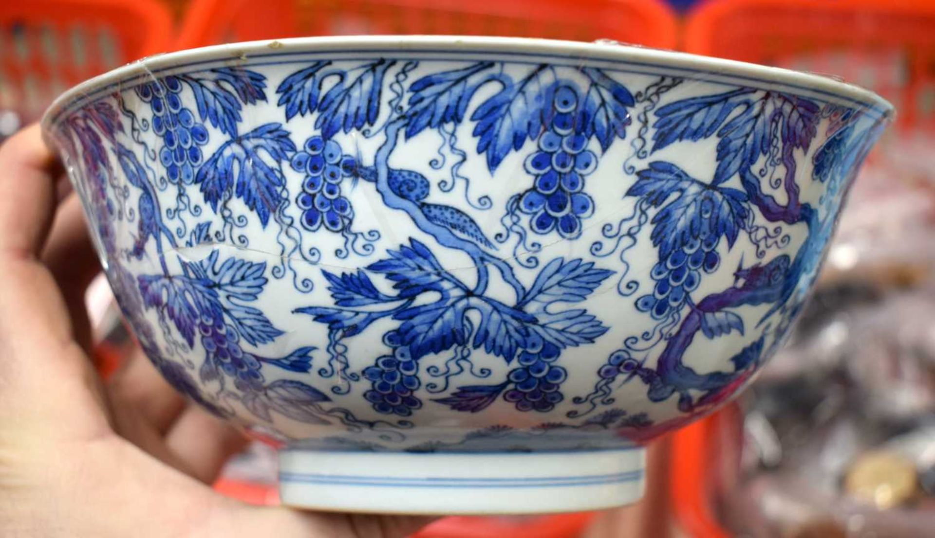 A 17TH CENTURY CHINESE BLUE AND WHITE PORCELAIN BOWL Kangxi mark and period, painted with - Image 8 of 13