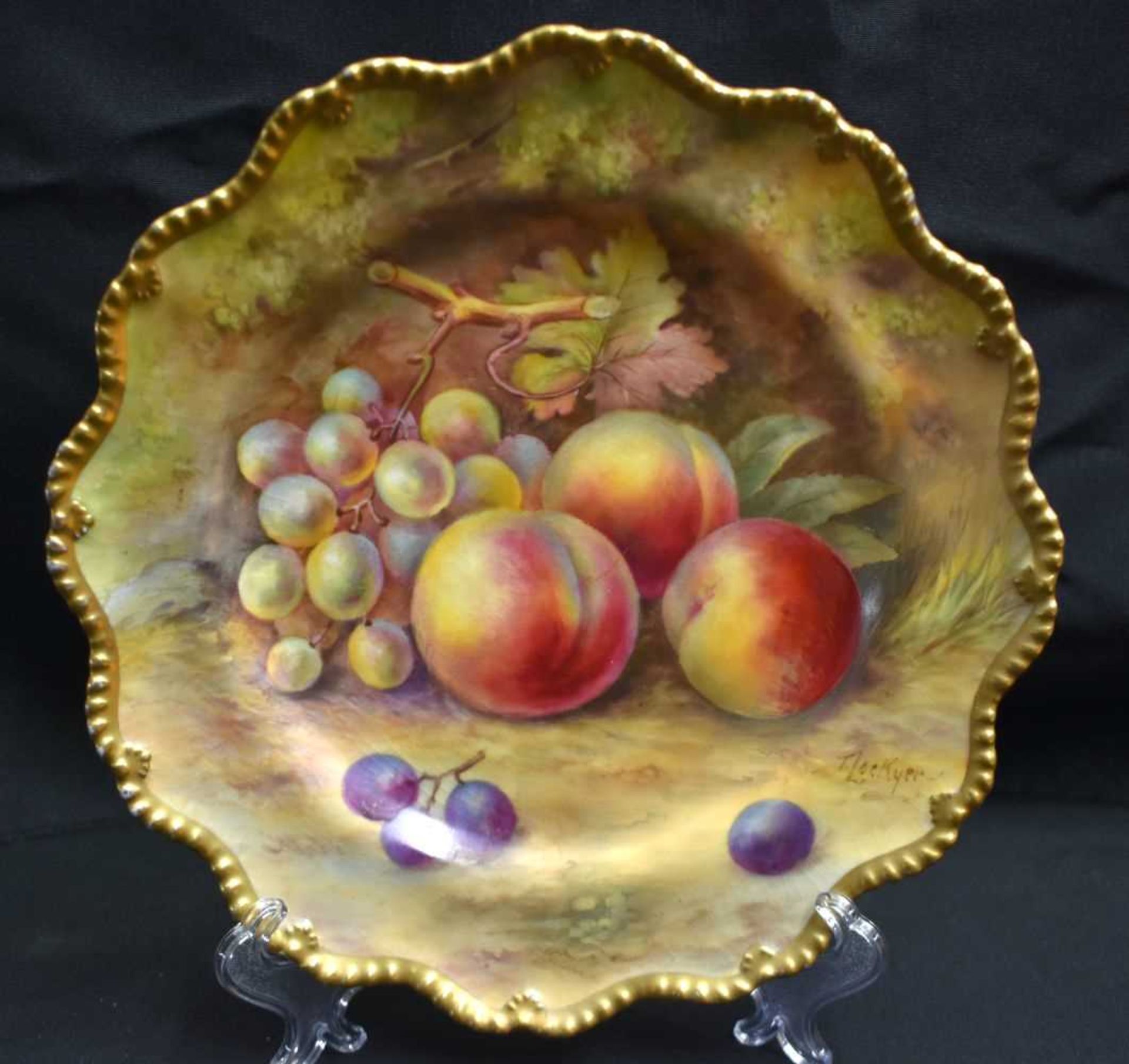 A ROYAL WORCESTER FRUIT PAINTED PORCELAIN SCALLOPED PLATE by Lockyer, together with a blush ivory - Image 4 of 33