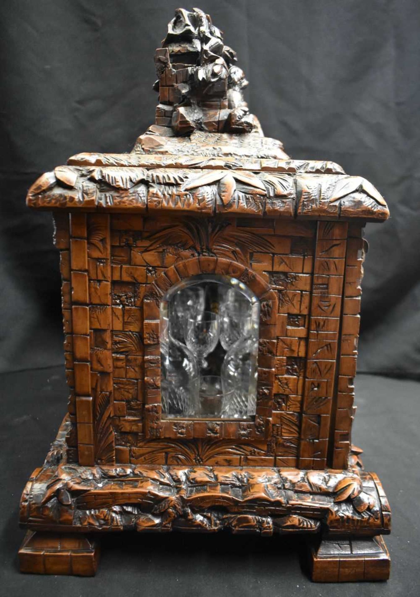 A LOVELY LARGE 19TH CENTURY BAVARIAN BLACK FOREST CARVED WOOD DECANTER BOX formed as an open work - Image 8 of 8