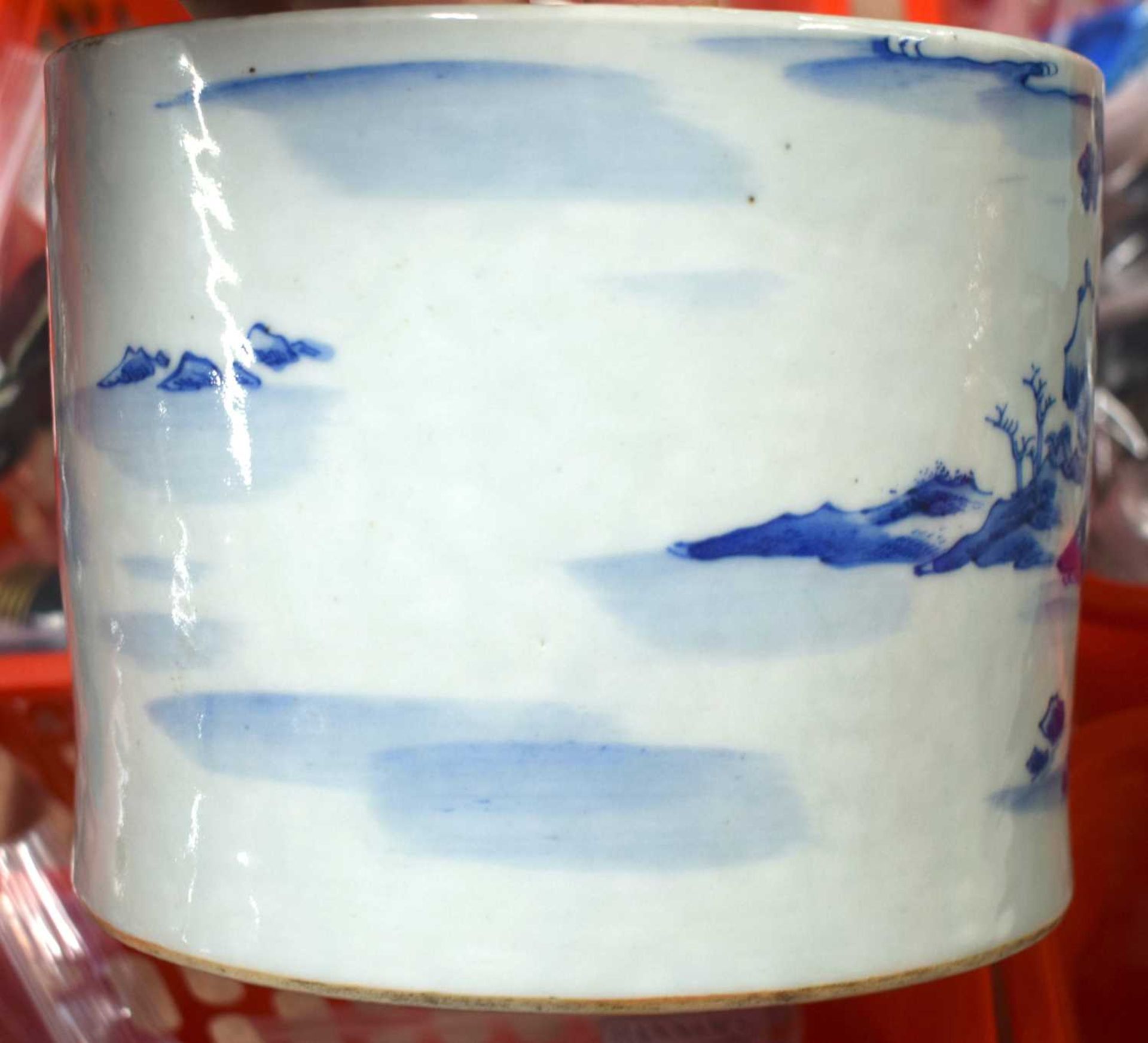 A FINE 17TH/18TH CENTURY CHINESE BLUE AND WHITE PORCELAIN BRUSH POT Bitong, Kangxi/Yongzheng, - Image 13 of 20