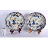 A LARGE PAIR OF 17TH CENTURY JAPANESE GENROKU PERIOD IMARI BOWLS C1688-1703 decorated in vibrant