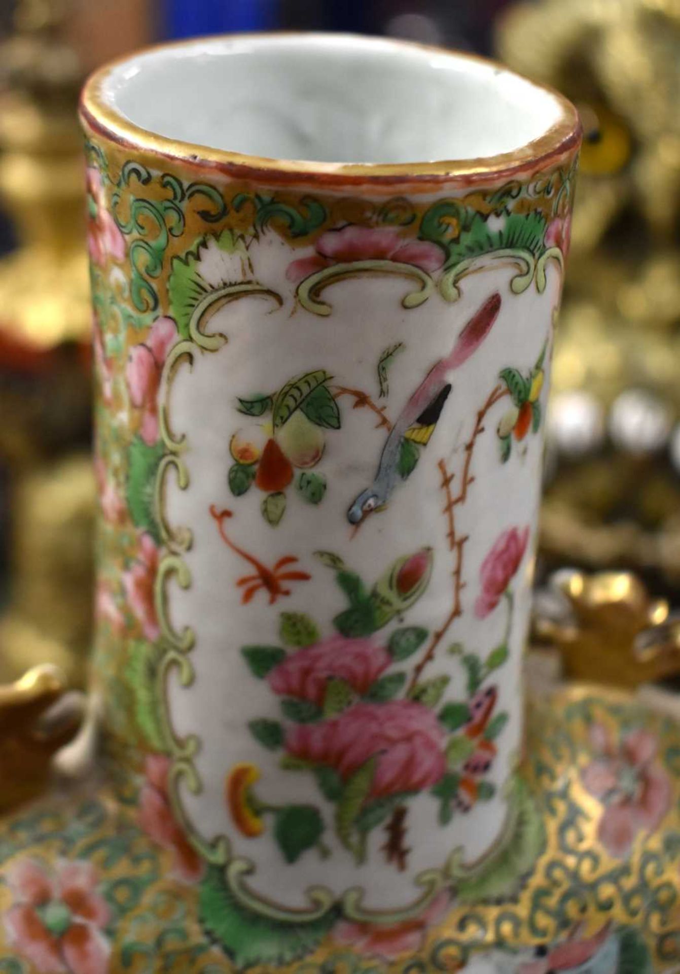 AN UNUSUAL LARGE 19TH CENTURY CHINESE TWIN HANDLED CANTON FAMILLE ROSE MOON FLASK painted with - Image 9 of 17