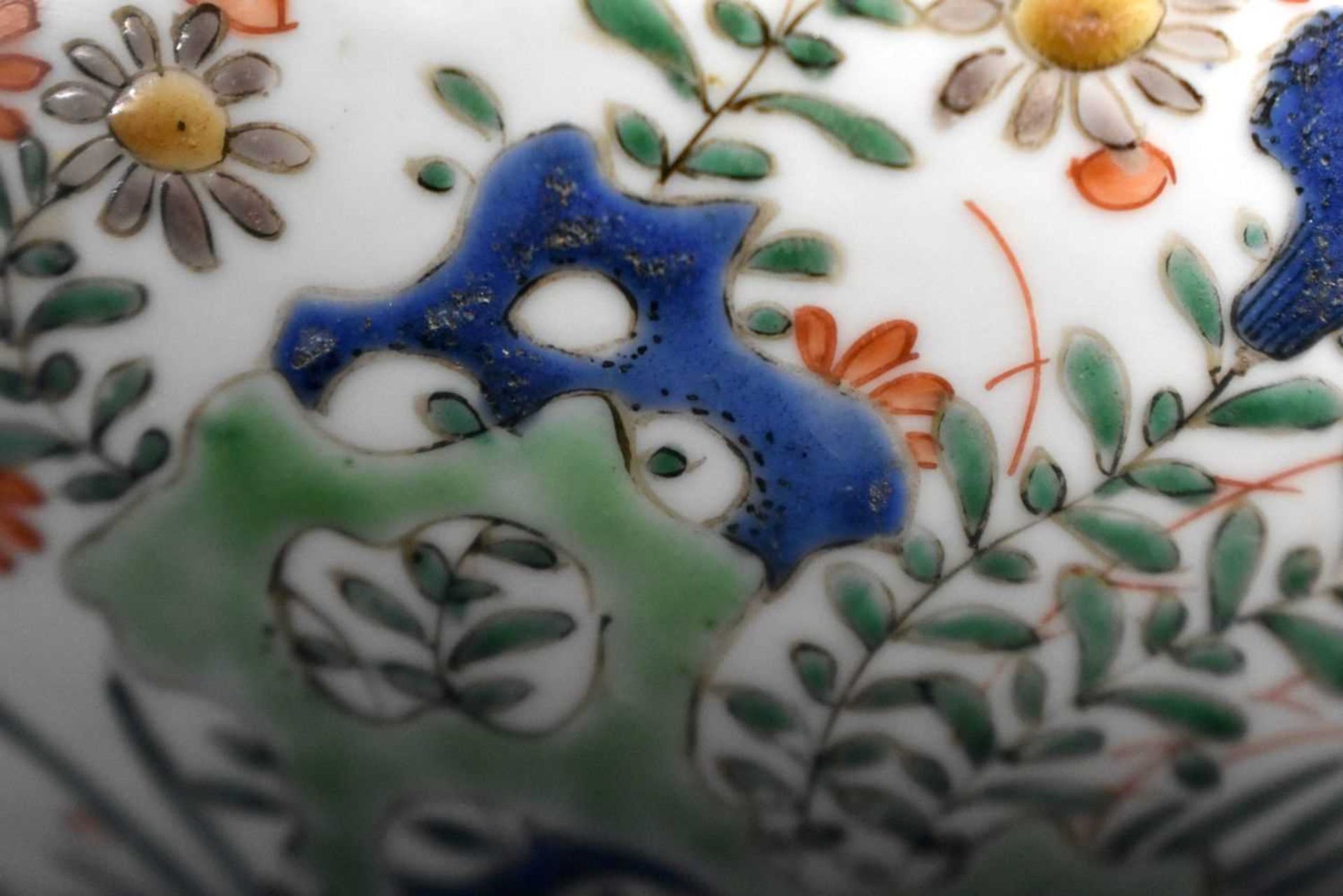 A RARE LARGE 17TH CENTURY CHINESE EXPORT FAMILLE VERTE PUNCH POT Kangxi, painted with floral - Image 4 of 29