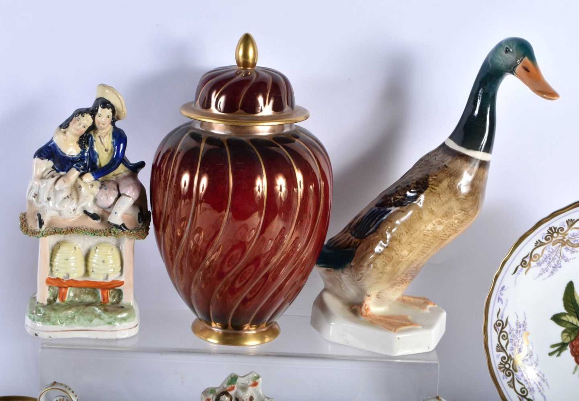 ASSORTED COLLECTABLES including a Carltonware Rouge Royale vase etc. (qty) - Image 5 of 8