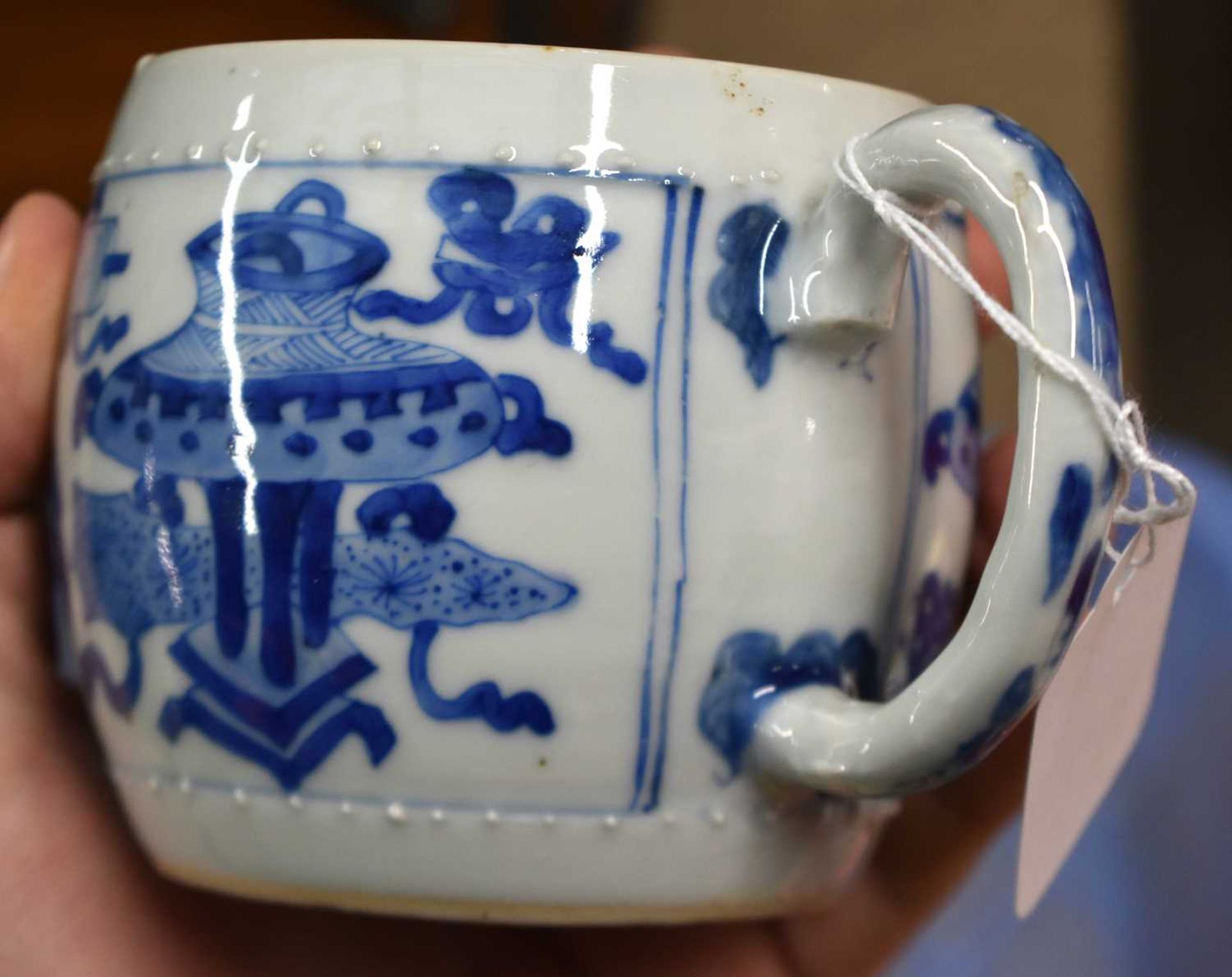 A GOOD 17TH CENTURY CHINESE BLUE AND WHITE PORCELAIN TEAPOT AND COVER Kangxi, of barrel form, - Image 11 of 23