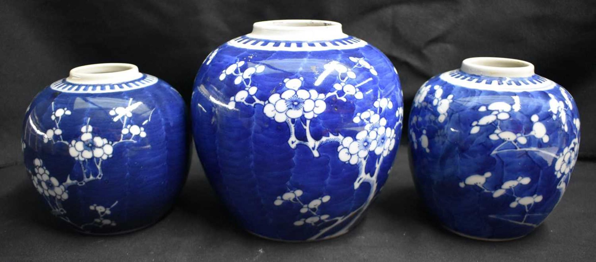 THREE 19TH CENTURY CHINESE BLUE AND WHITE PORCELAIN GINGER JARS Kangxi style. Largest 18 cm x 12 cm. - Image 2 of 8