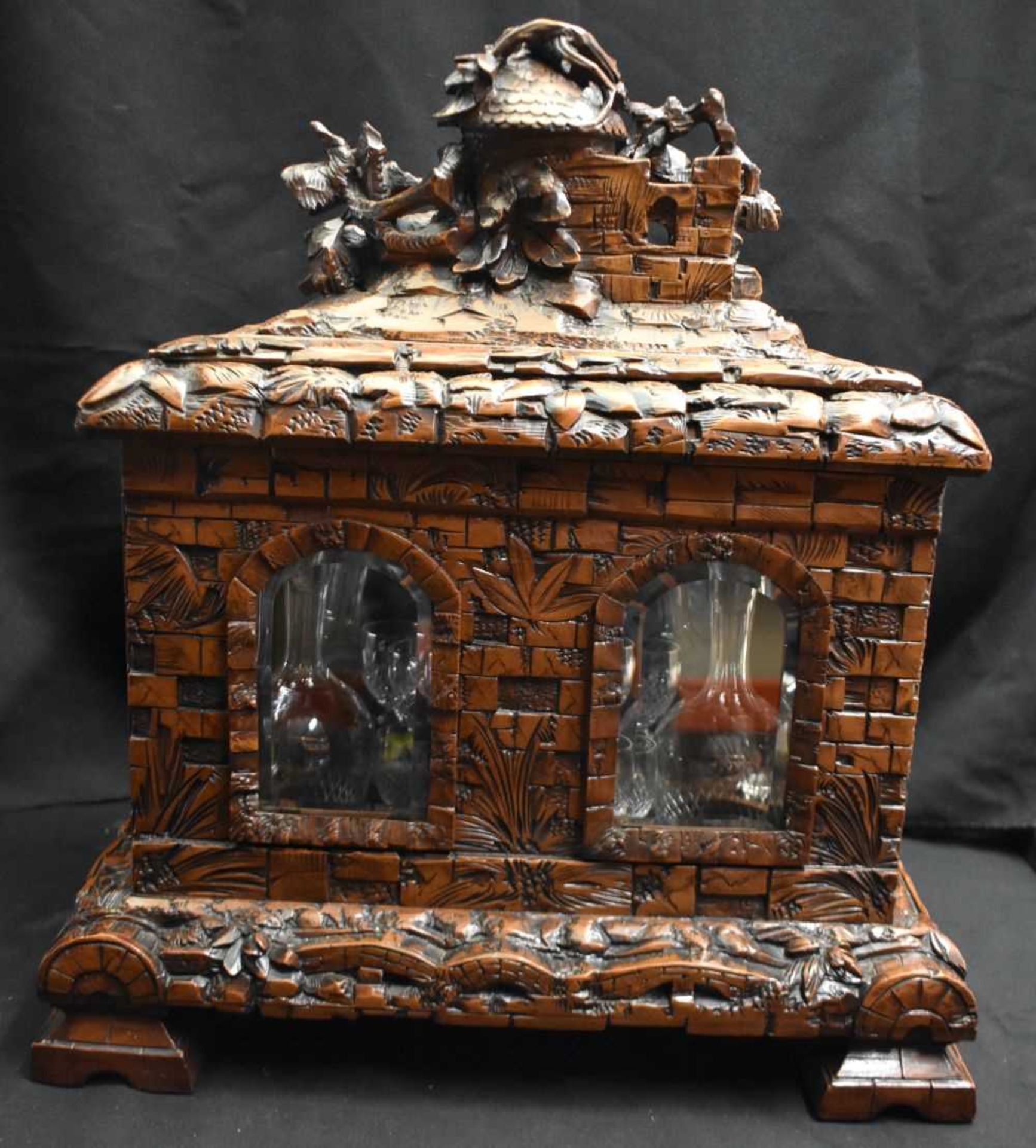 A LOVELY LARGE 19TH CENTURY BAVARIAN BLACK FOREST CARVED WOOD DECANTER BOX formed as an open work - Image 7 of 8