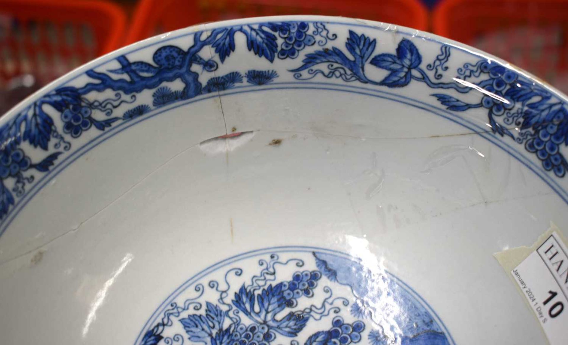 A 17TH CENTURY CHINESE BLUE AND WHITE PORCELAIN BOWL Kangxi mark and period, painted with - Image 10 of 13