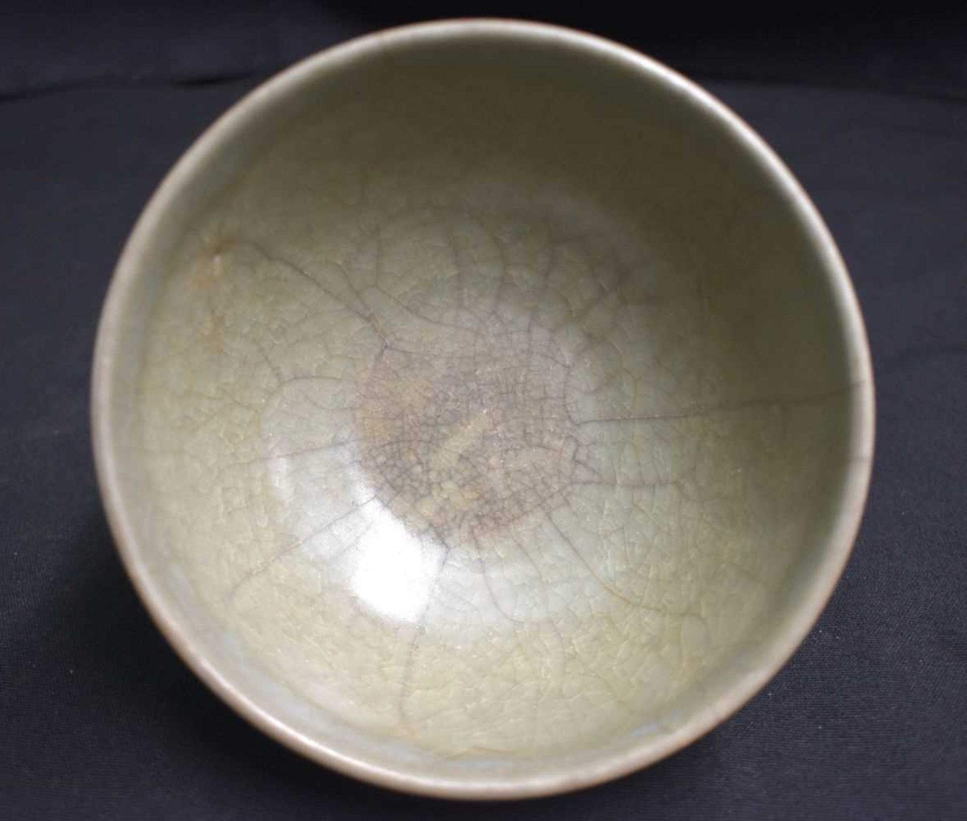 AN EARLY CHINESE CELADON LONGQUAN STONEWARE BOWL Yuan/Ming, of plain elegant form. 12 cm x 8 cm. - Image 4 of 5