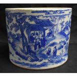 A FINE 17TH/18TH CENTURY CHINESE BLUE AND WHITE PORCELAIN BRUSH POT Bitong, Kangxi/Yongzheng,