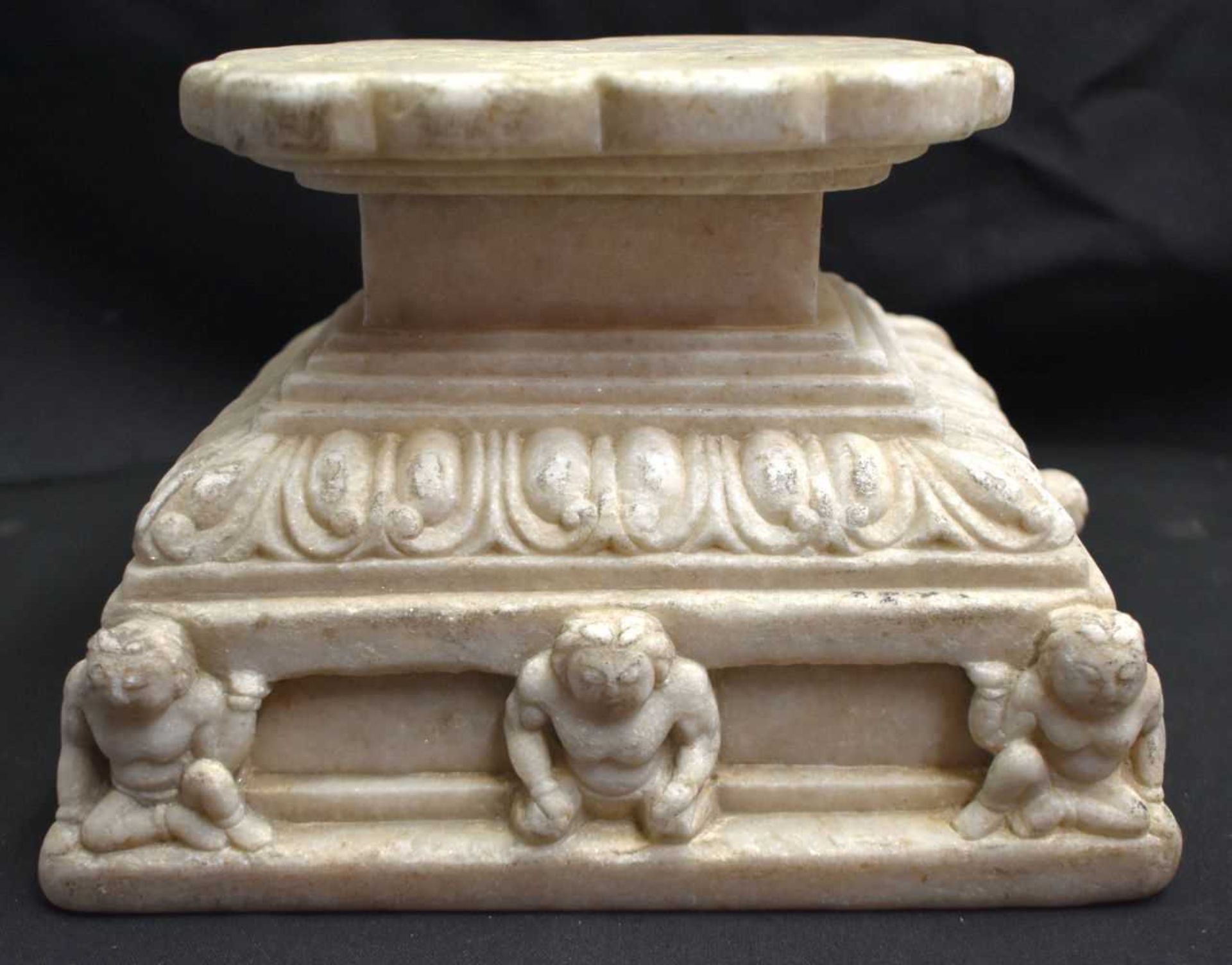 A VERY RARE 15TH/16TH CENTURY CHINESE CARVED MARBLE LOTUS FORM STAND Yuan/Ming, formed with numerous - Image 7 of 10