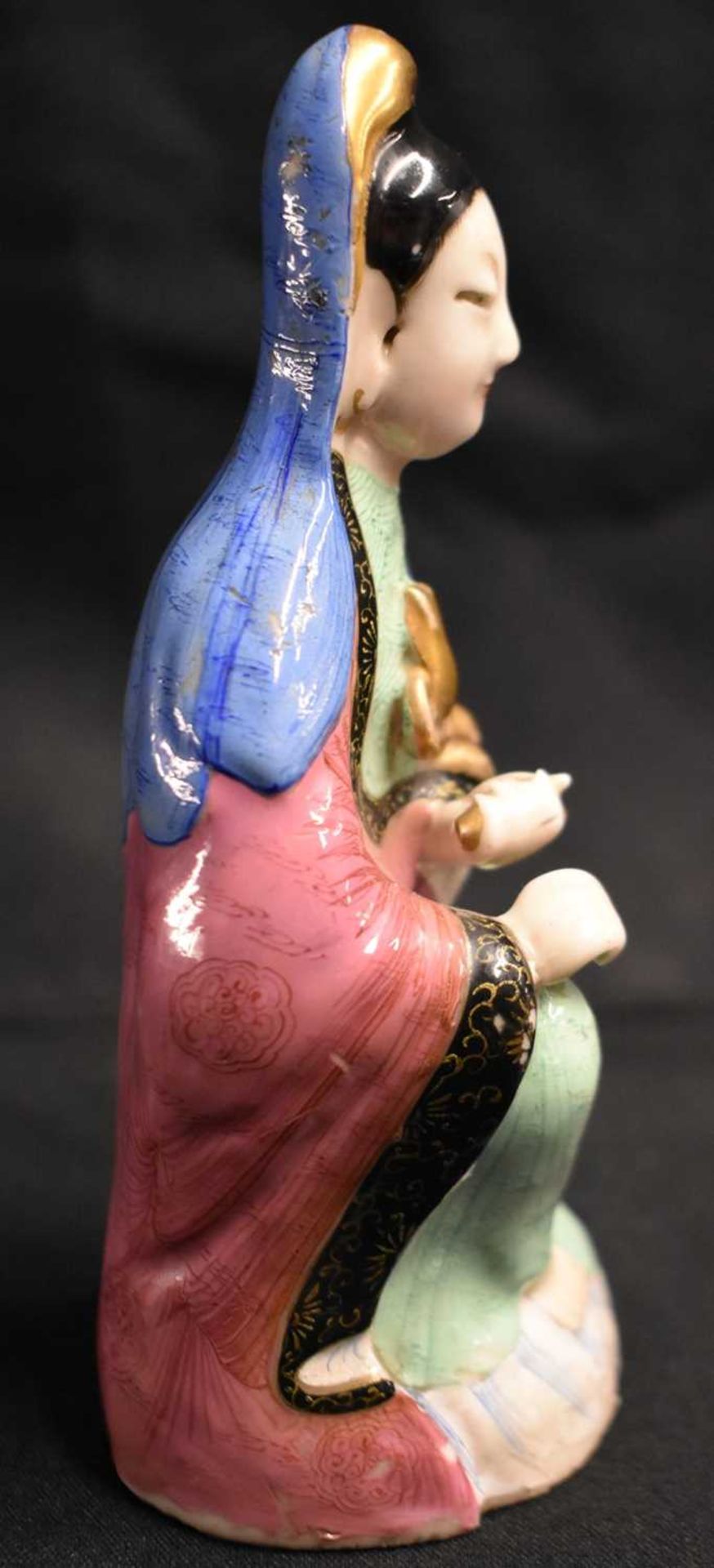 A LATE 19TH CENTURY CHINESE FAMILLE ROSE PORCELAIN FIGURE OF A FEMALE IMMORTAL Qing, modelled with a - Image 7 of 17