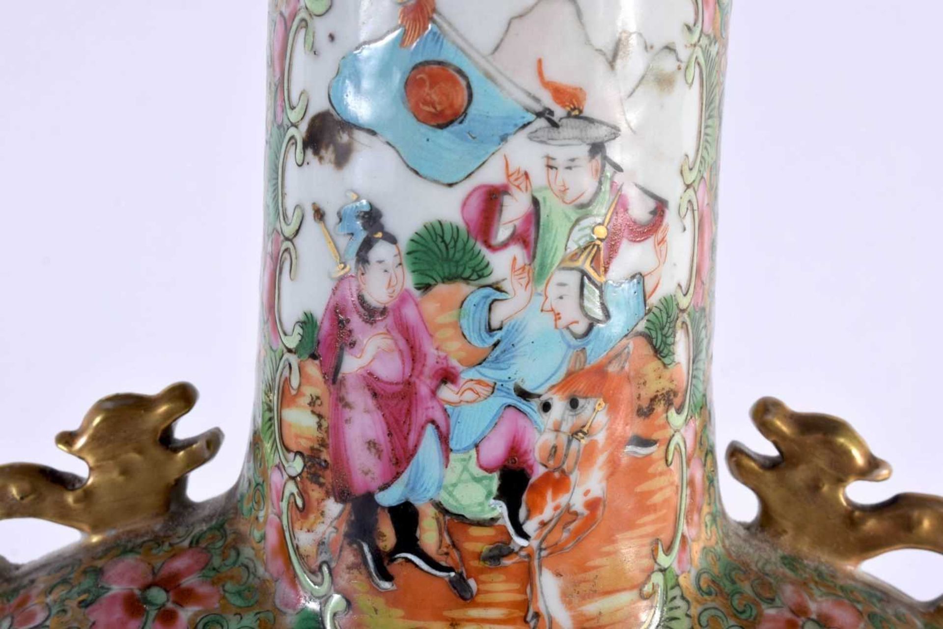 AN UNUSUAL LARGE 19TH CENTURY CHINESE TWIN HANDLED CANTON FAMILLE ROSE MOON FLASK painted with - Image 2 of 17