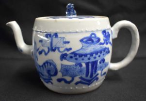 A GOOD 17TH CENTURY CHINESE BLUE AND WHITE PORCELAIN TEAPOT AND COVER Kangxi, of barrel form,