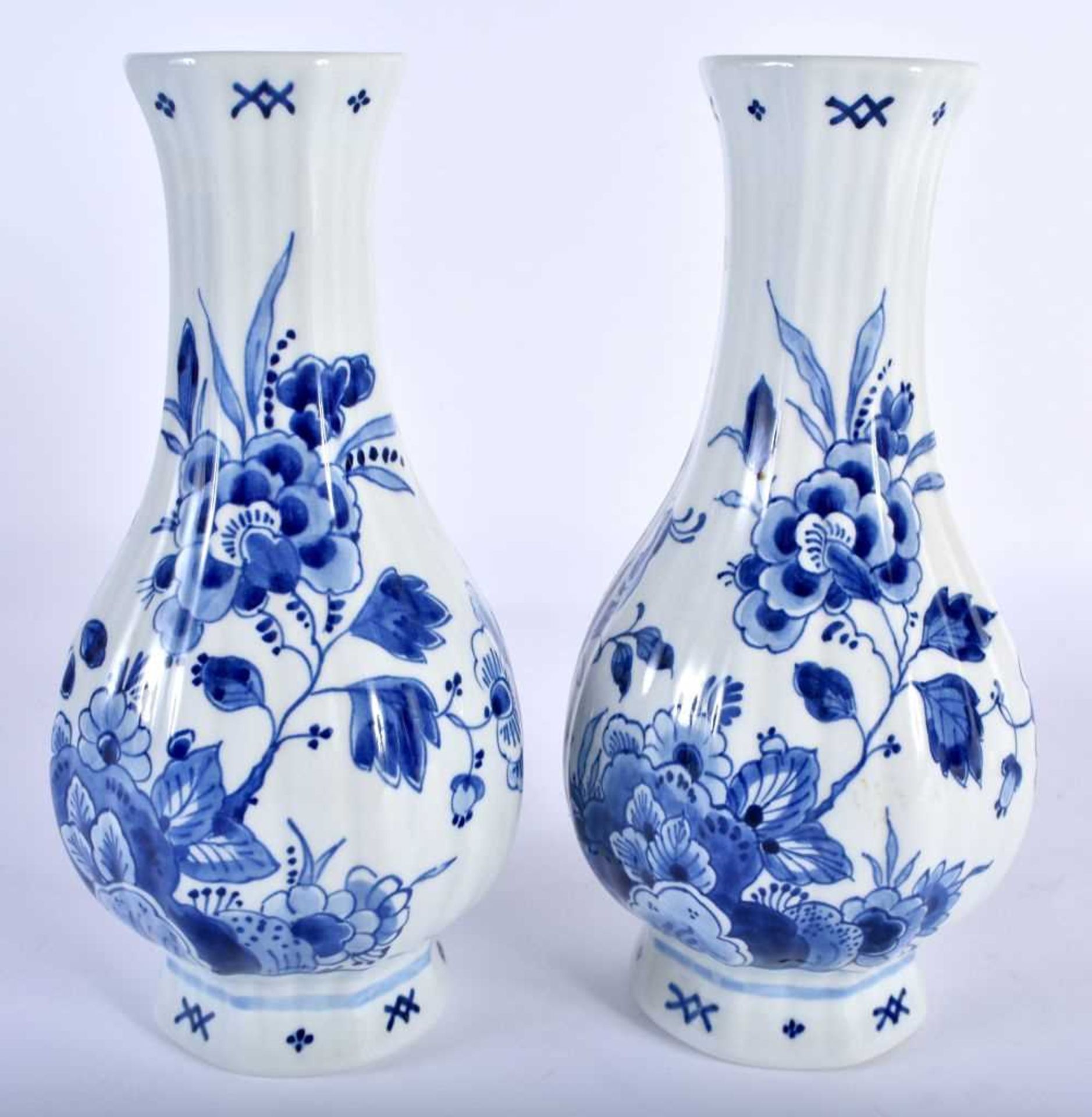 ASSORTED DUTCH DELFT BLUE AND WHITE POTTERY. Largest 19 cm high. (4) - Image 2 of 12