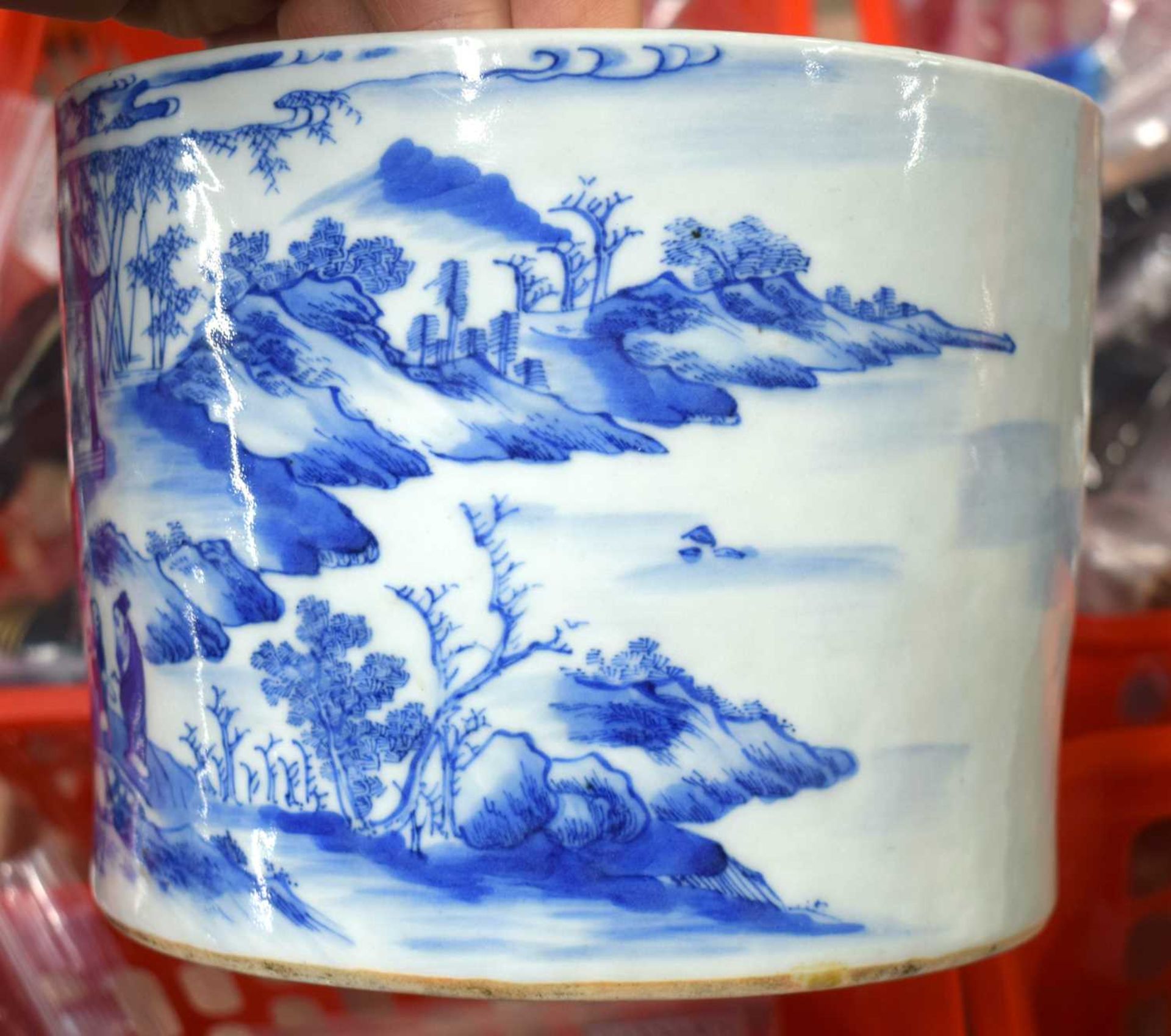 A FINE 17TH/18TH CENTURY CHINESE BLUE AND WHITE PORCELAIN BRUSH POT Bitong, Kangxi/Yongzheng, - Image 12 of 20