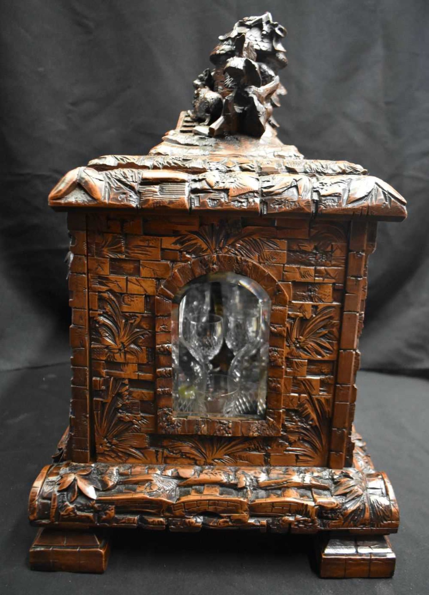 A LOVELY LARGE 19TH CENTURY BAVARIAN BLACK FOREST CARVED WOOD DECANTER BOX formed as an open work - Image 6 of 8