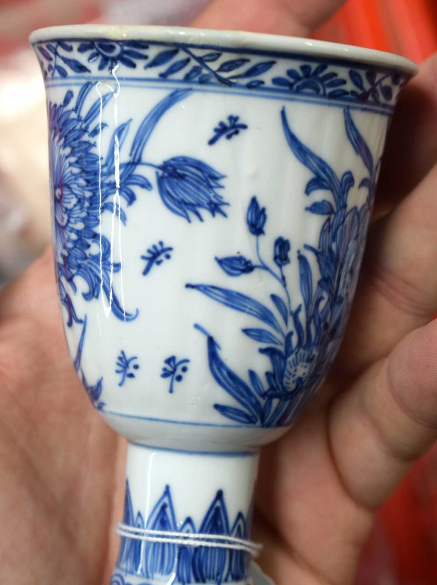 A RARE 17TH CENTURY CHINESE BLUE AND WHITE RIBBED PORCELAIN BEAKER Kangxi, painted with flowers - Image 17 of 18