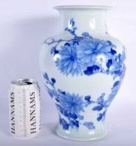 A FINE EARLY 20TH CENTURY JAPANESE MEIJI PERIOD PORCELAIN VASE by Makuzu Kozan C1910-1915, painted