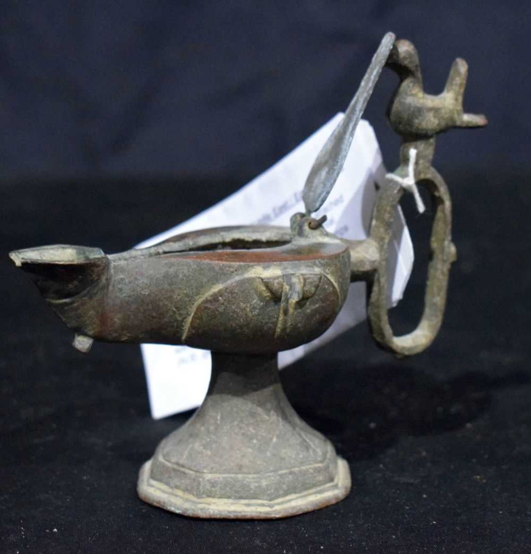 An Early Islamic Oil Lamp, Middle East / Egypt / Persia ,cast bronze with octagonal base 13 x 14 - Image 3 of 5