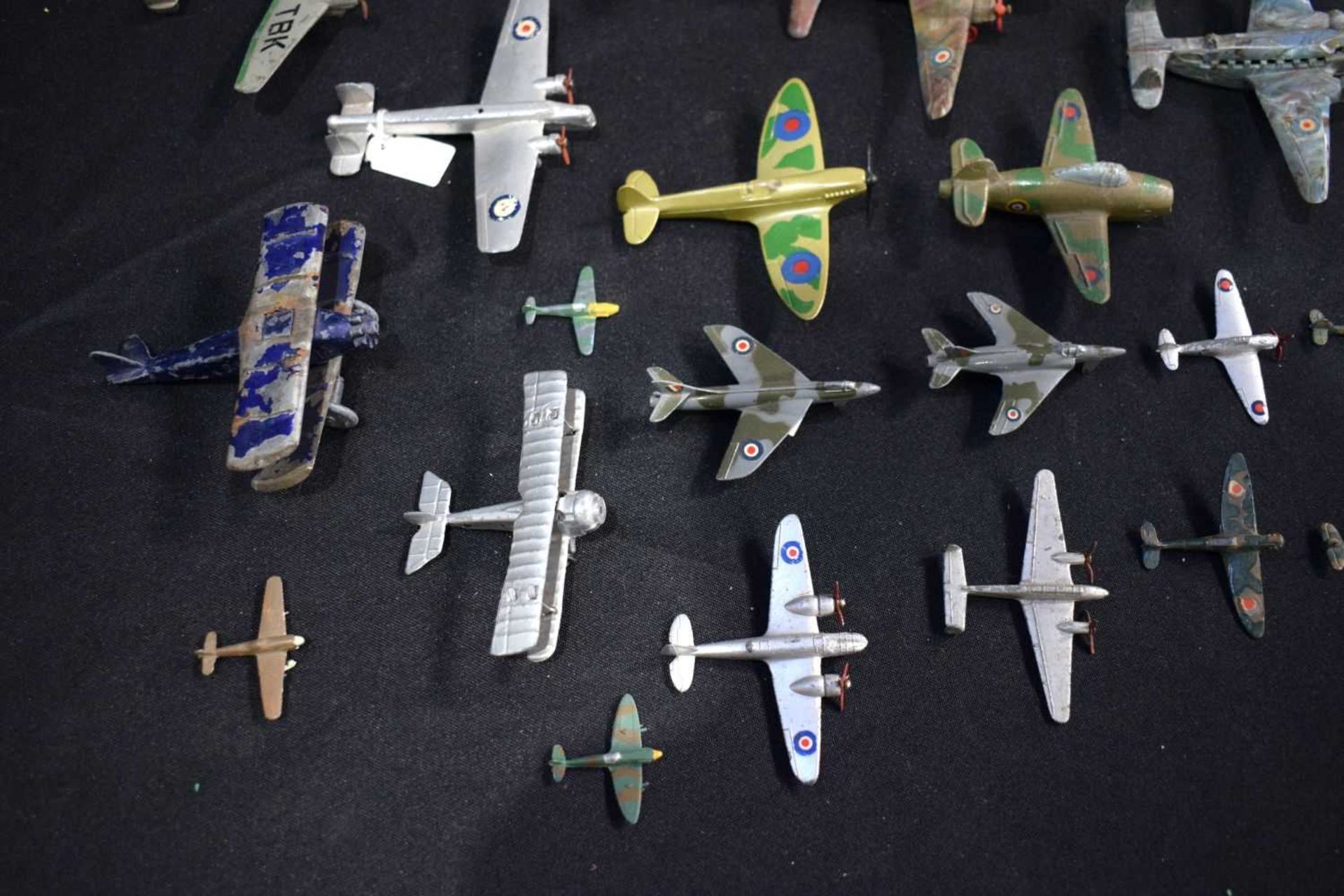 A collection of model planes mostly metal Dinky, matchbox largest 13 cm (26). - Image 5 of 5