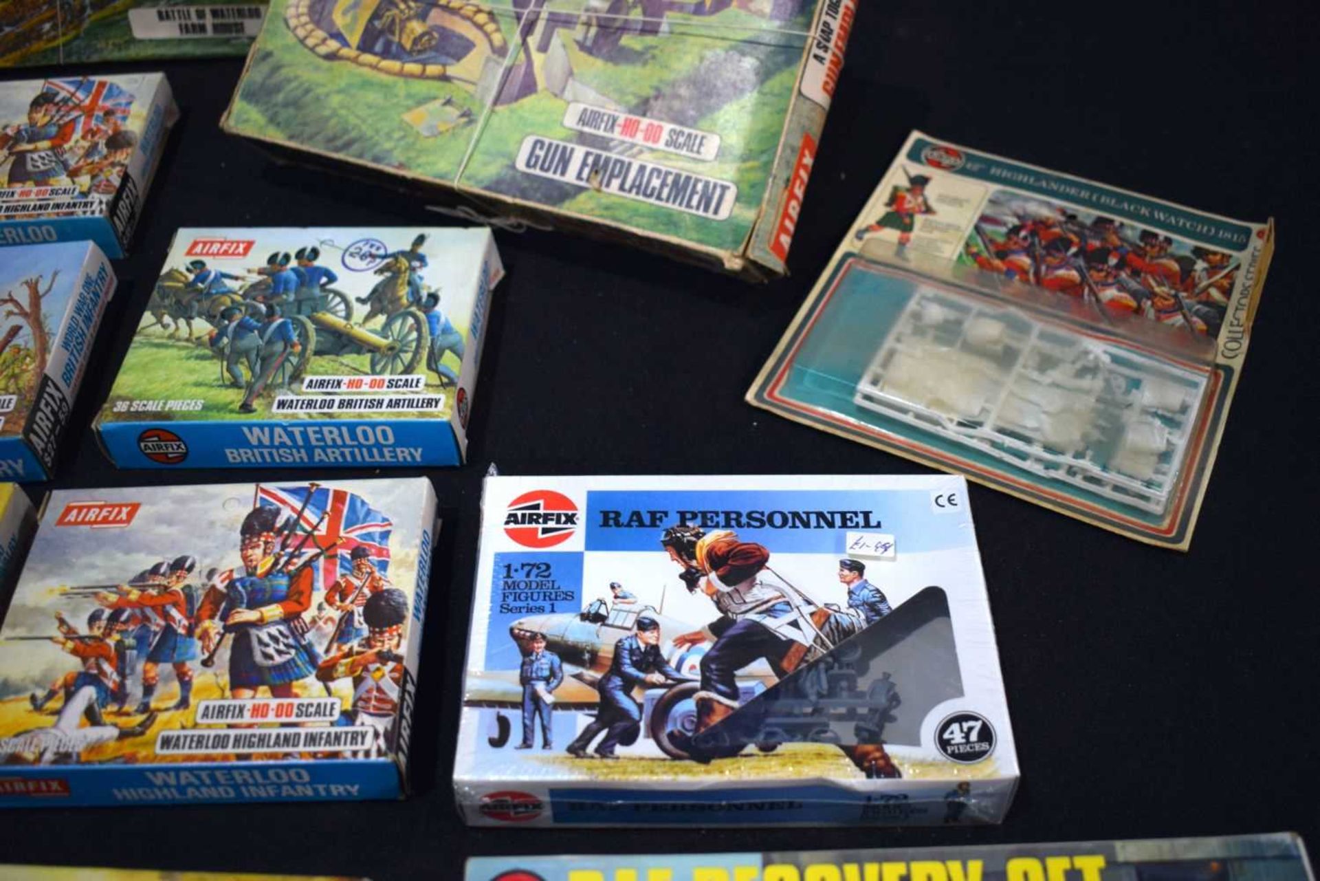 A collection of boxed Airfix model soldiers and kits RAF, Army etc - Image 4 of 7