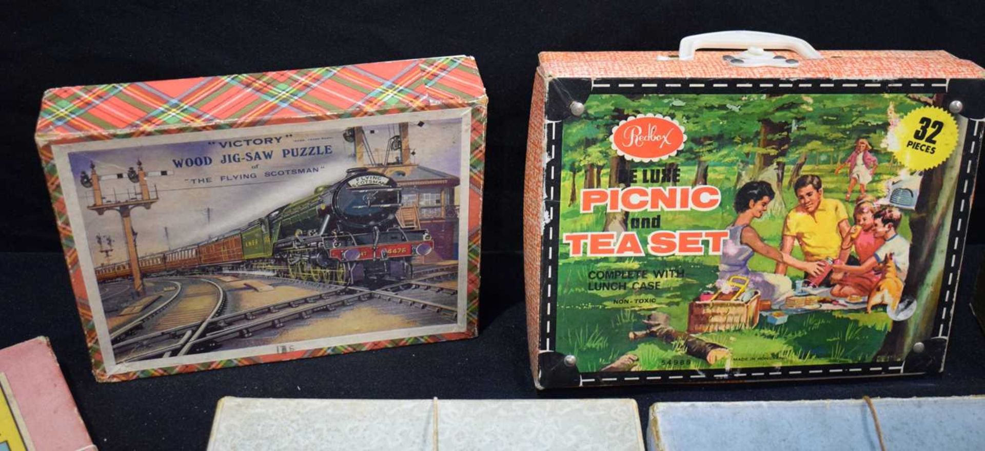 A collection of boxed Vintage jigsaw puzzles 15 cm. - Image 2 of 6