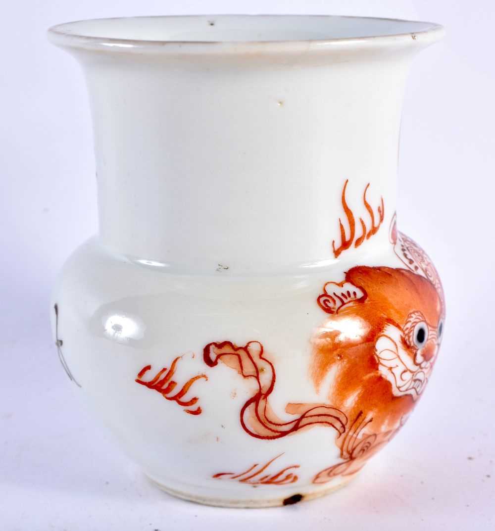 AN EARLY 20TH CENTURY CHINESE IRON RED PAINTED PORCELAIN ZHADOU VASE Late Qing/Republic, painted - Image 3 of 5