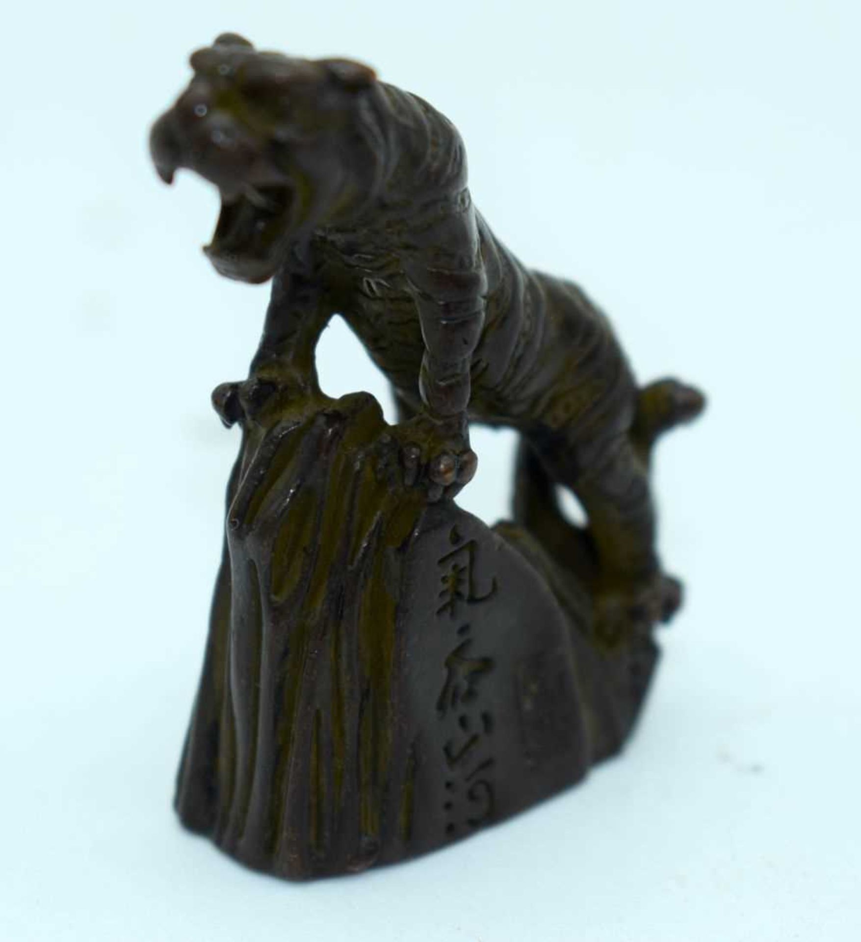 A Japanese Bronze Tiger on a Rock. 5.1cm x 1.9cm x 4.4cm. Weight 74.5g