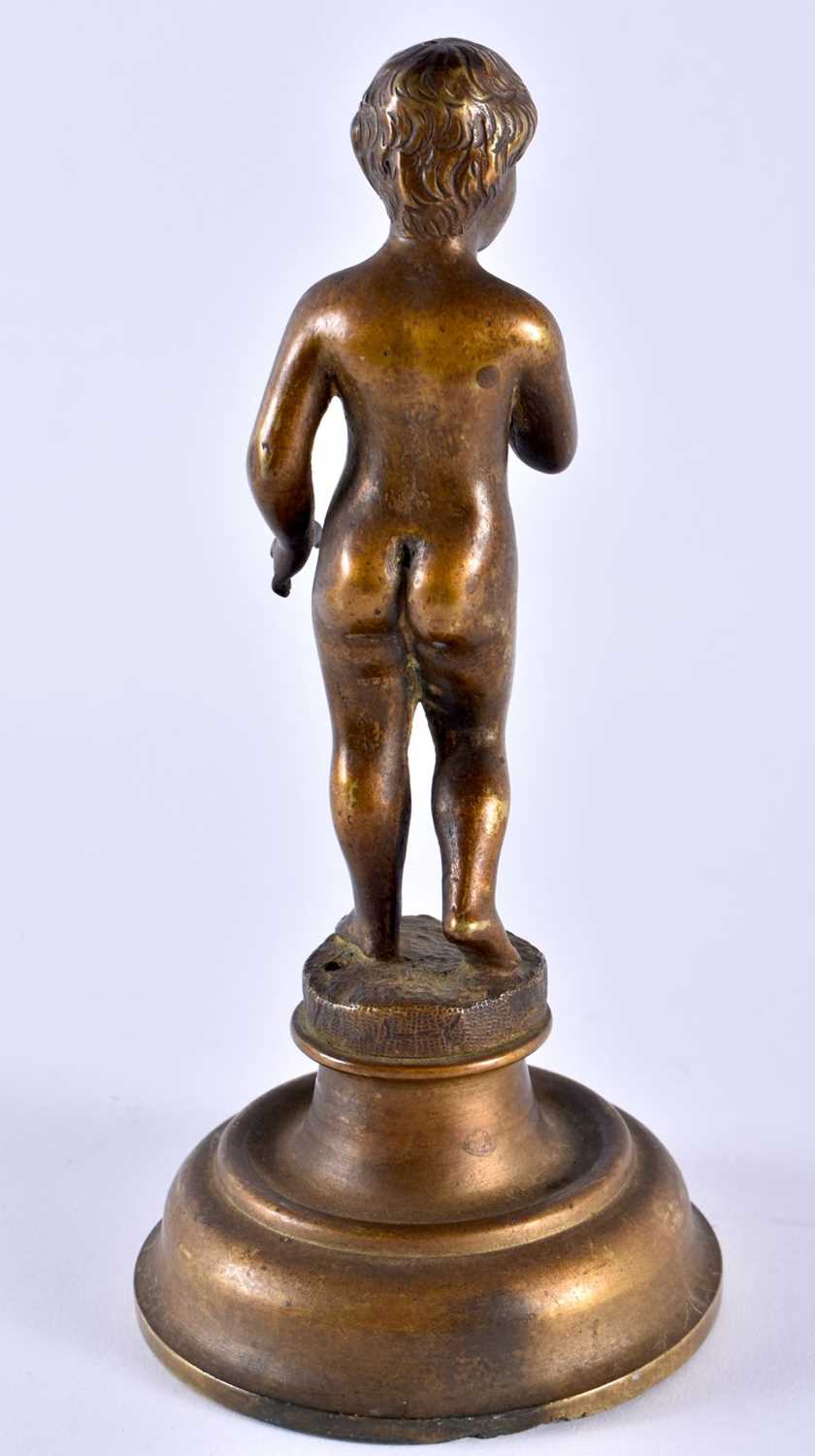 AN EARLY 20TH CENTURY EUROPEAN BRONZE FIGURE OF NUDE modelled upon a circular base. 17 cm high. - Image 4 of 5